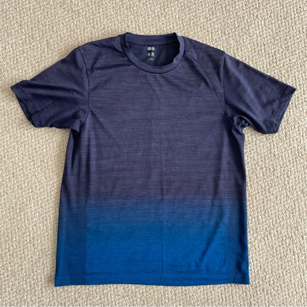 Uniqlo Men's Navy and Blue Short Sleeve Tee Size Large